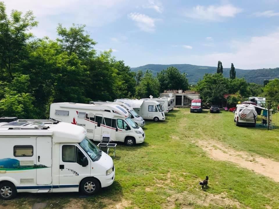 Camping In Clisura Dunarii Ieşelniţa Extérieur photo