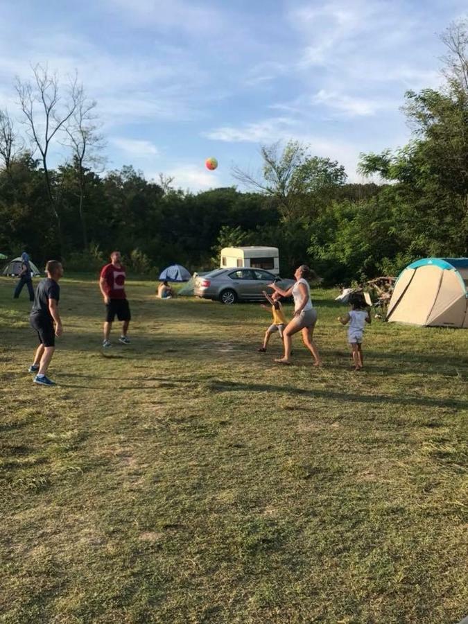 Camping In Clisura Dunarii Ieşelniţa Extérieur photo